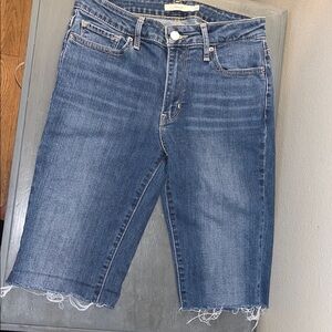 Levi's 712 Slim Medium Wash Long Cut Off Bermuda Raw Hem Jeans  Shorts sz 28 EUC